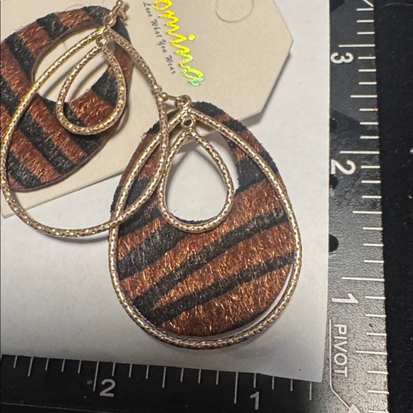 Pomina Animal Print Teardrop Earrings - Picture 5 of 5